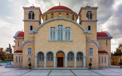 Nikozja stolica dwóch Cyprów z Limassol [49]